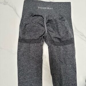 Seamless Gray Leggings with Contoured Design